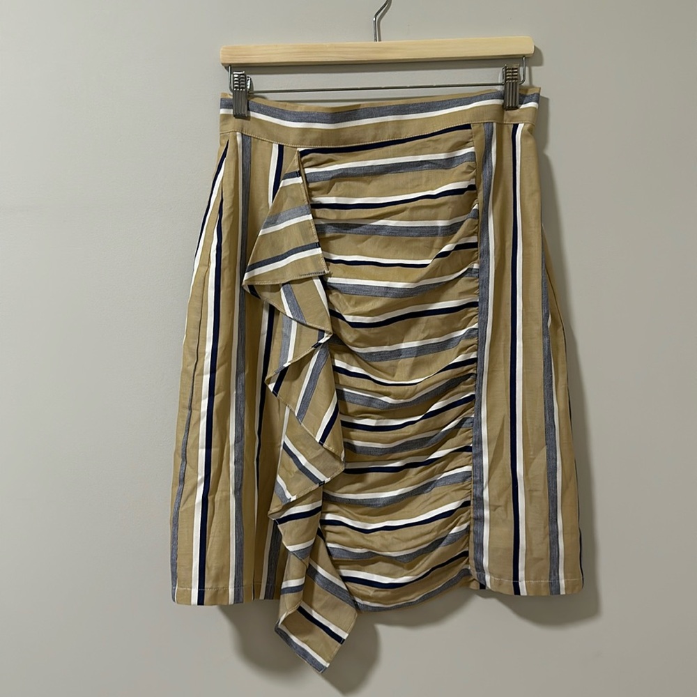 Jessie Liu skirt